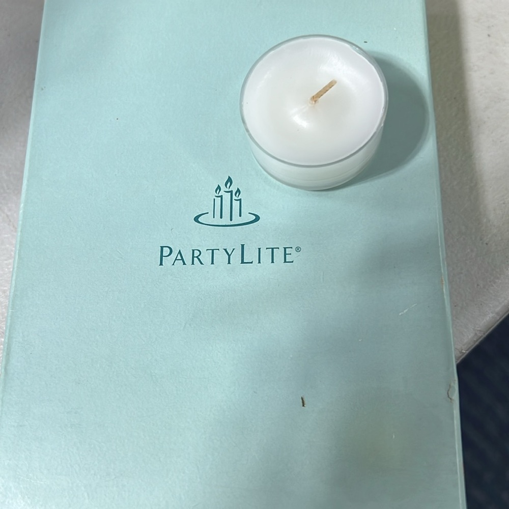 PartyLite Candles - 2 boxes of 12 tealights each - Picture 2 of 7